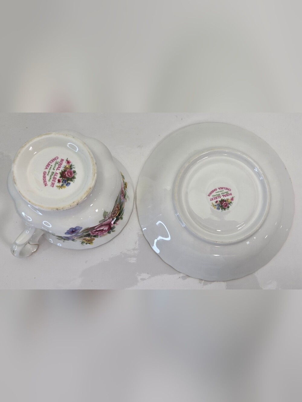 Vintage Royal Albert Bone‎ China England Cup And Saucer Chelsea Garden Gold Trim - Picture 8 of 8